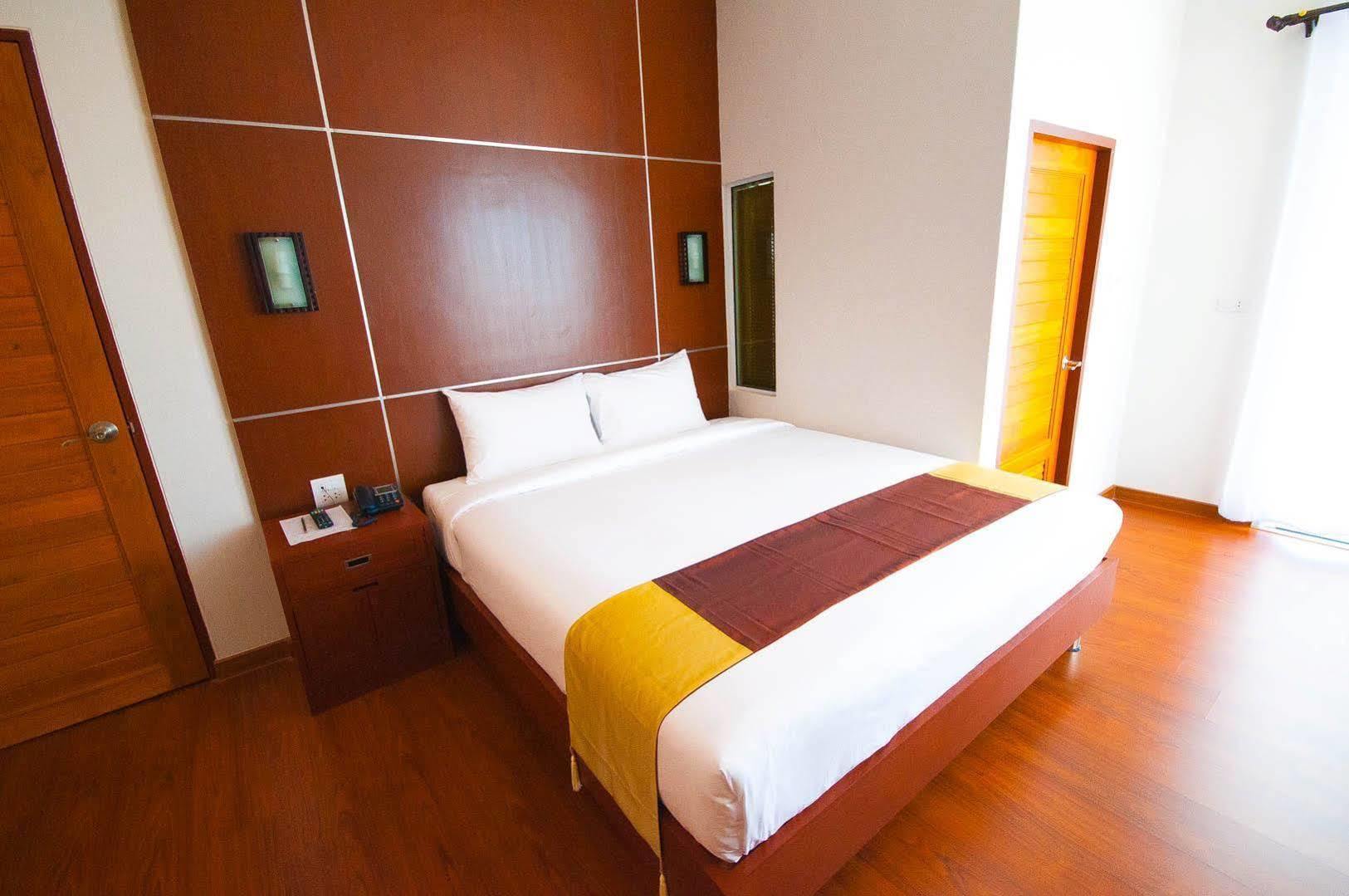 Fig Boutique Hotel Кампхенґпхет Екстер'єр фото
